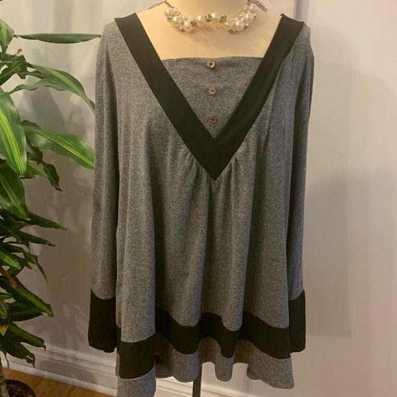 SHEIN Tops - NWOT SHEIN 5X Grey and Black Accented Long Sleeve Tee - FITS SMALLER